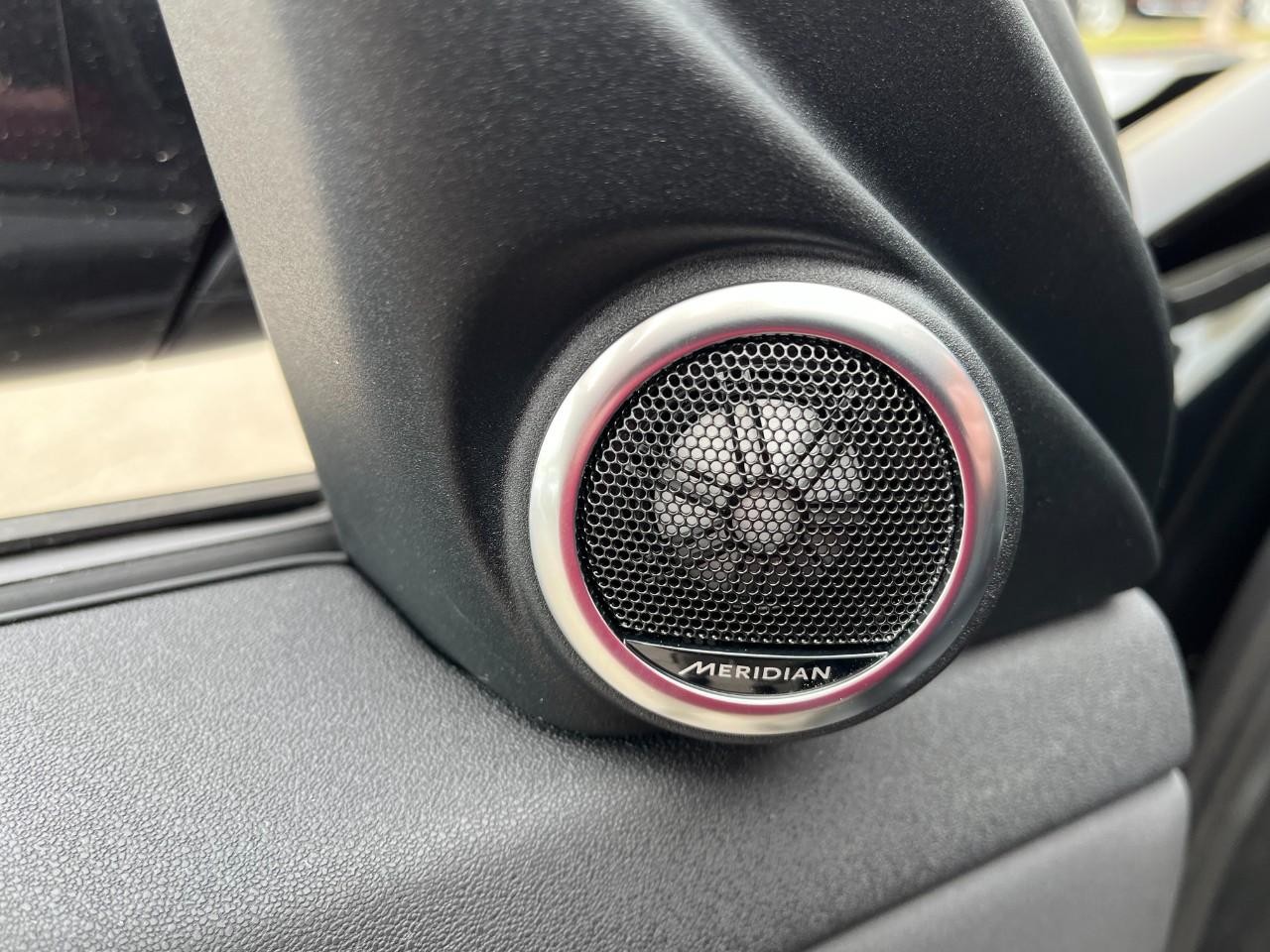 Land Rover Range Rover Evoque Vehicle Full-screen Gallery Image 31