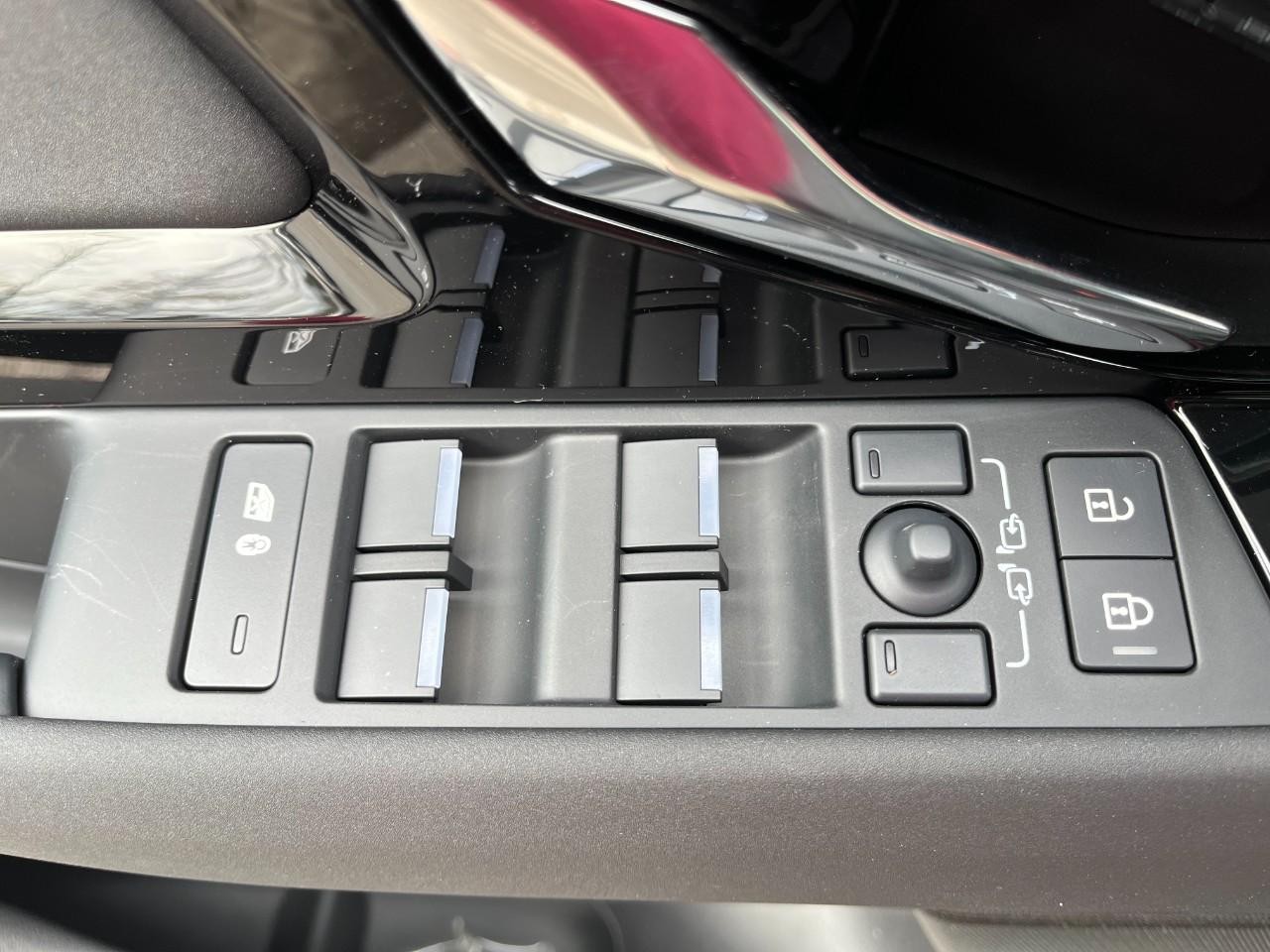 Land Rover Range Rover Evoque Vehicle Full-screen Gallery Image 33