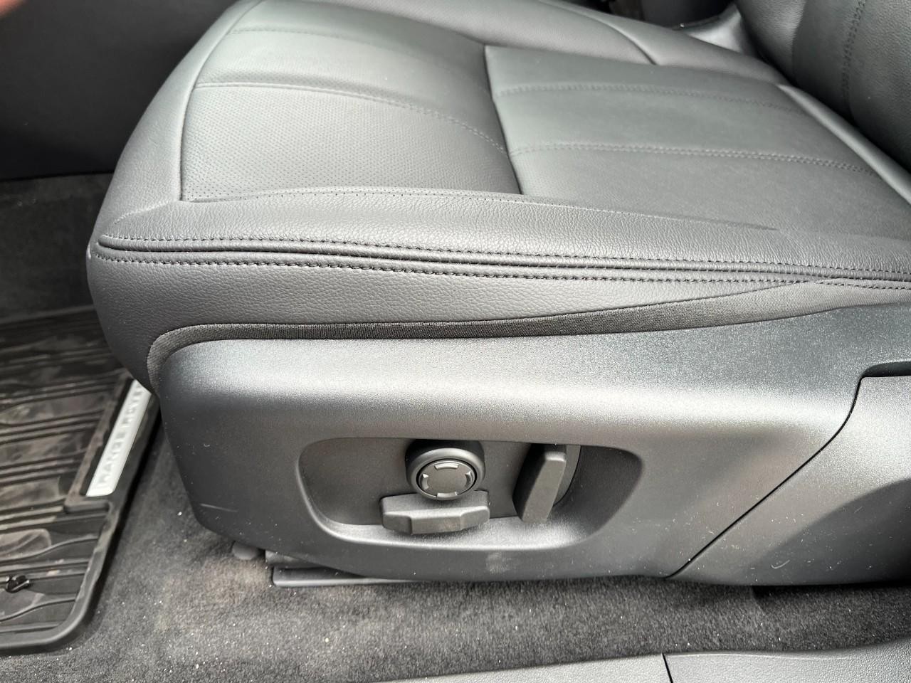 Land Rover Range Rover Evoque Vehicle Full-screen Gallery Image 35