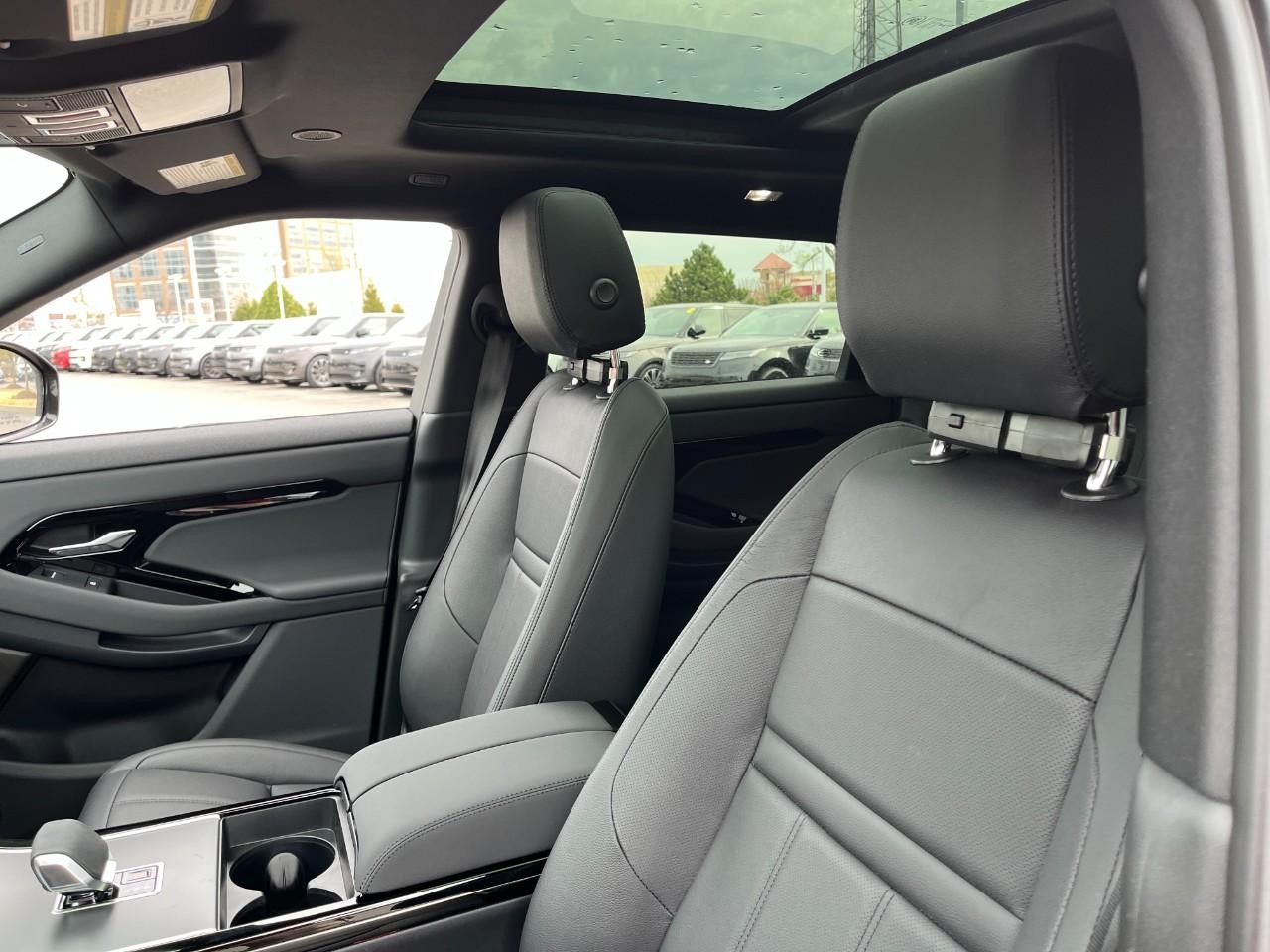 Land Rover Range Rover Evoque Vehicle Full-screen Gallery Image 36