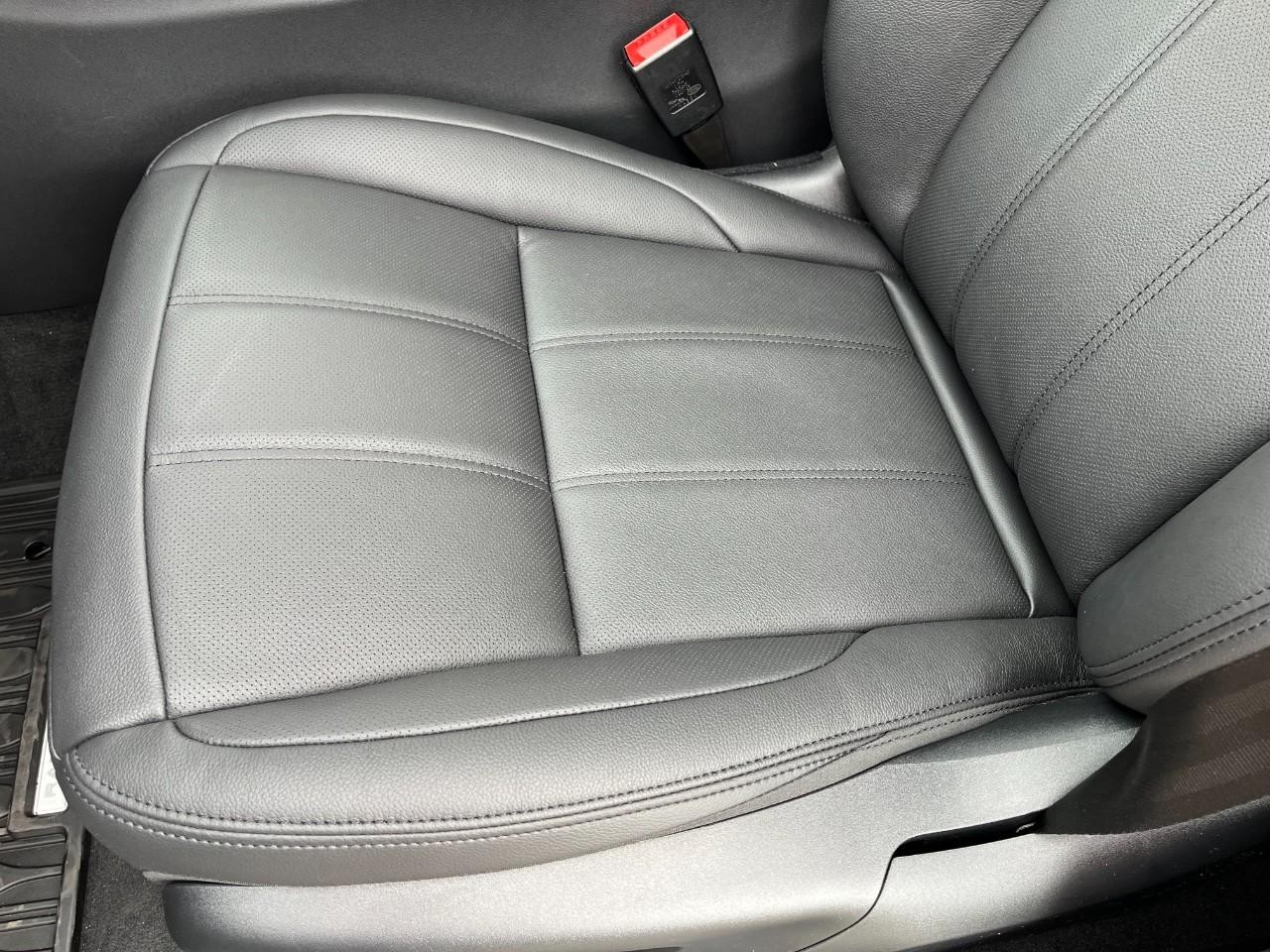 Land Rover Range Rover Evoque Vehicle Full-screen Gallery Image 37