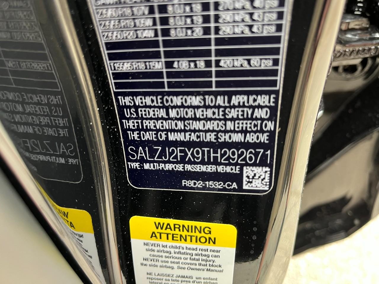 Land Rover Range Rover Evoque Vehicle Full-screen Gallery Image 38