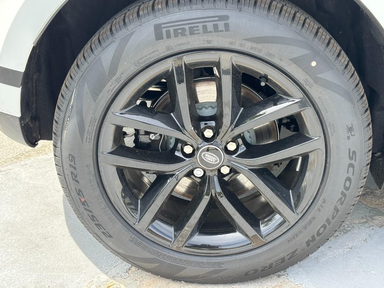 Land Rover Range Rover Evoque Vehicle Full-screen Gallery Image 6