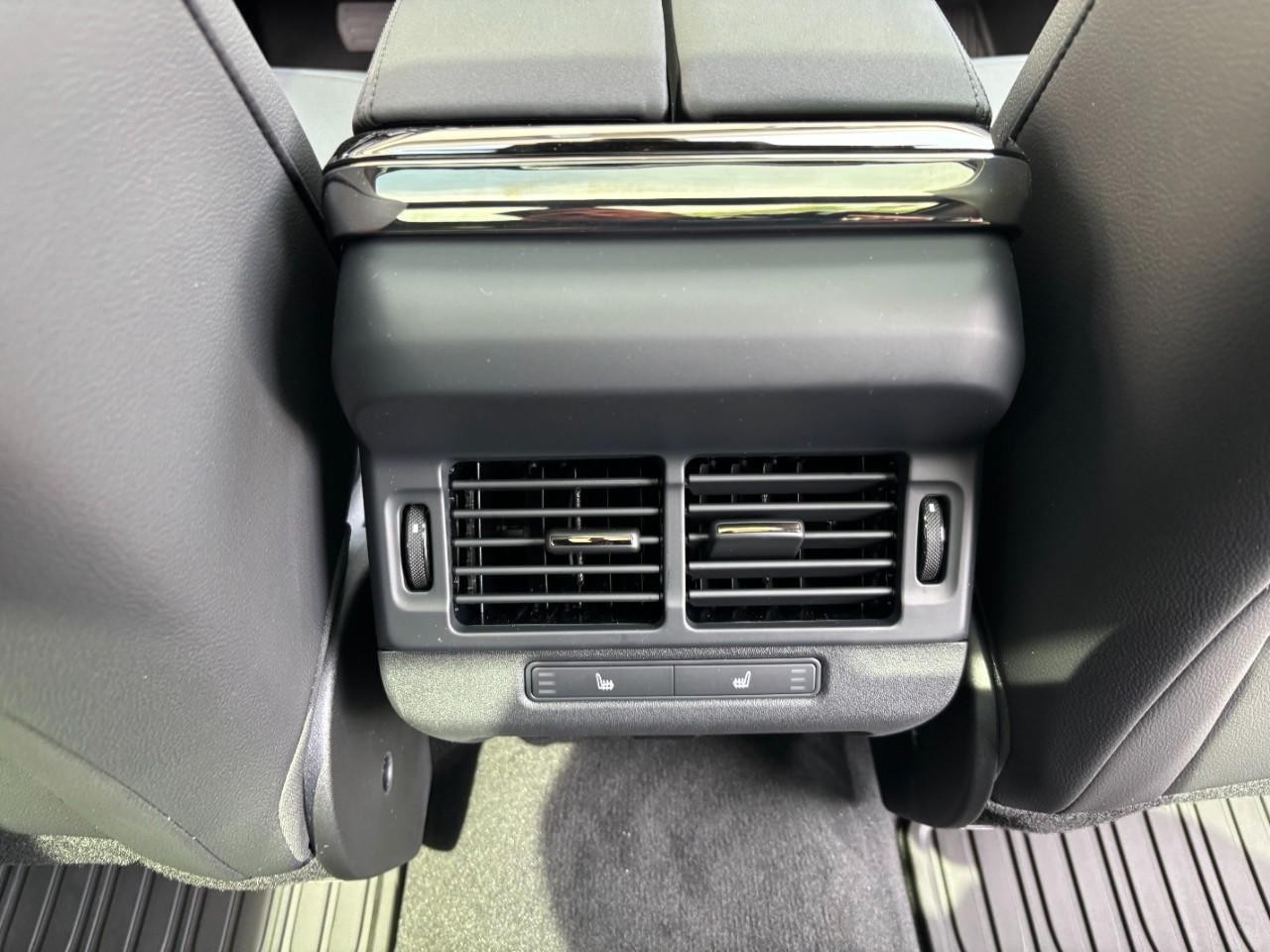 Land Rover Range Rover Evoque Vehicle Full-screen Gallery Image 19