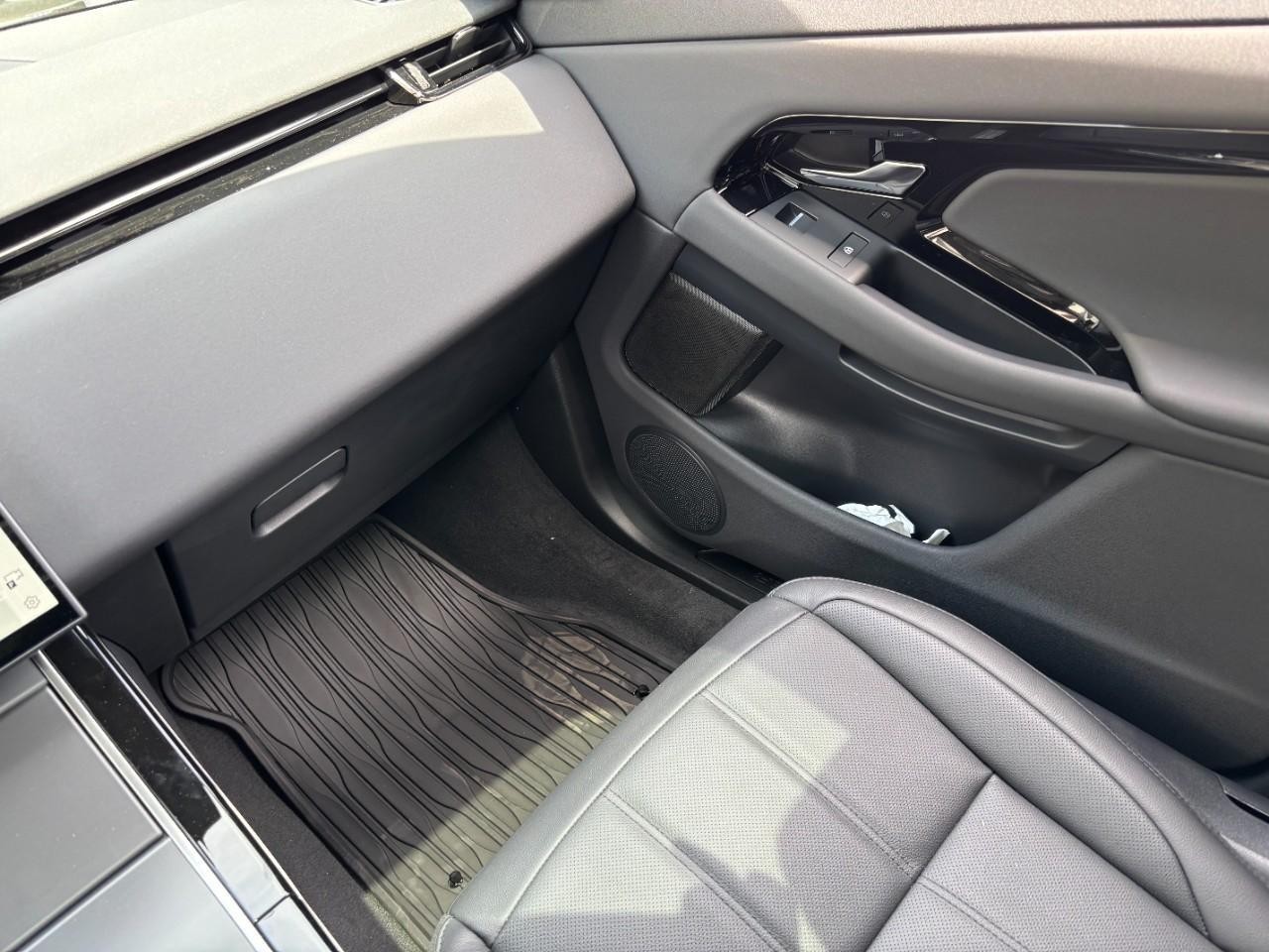 Land Rover Range Rover Evoque Vehicle Full-screen Gallery Image 20