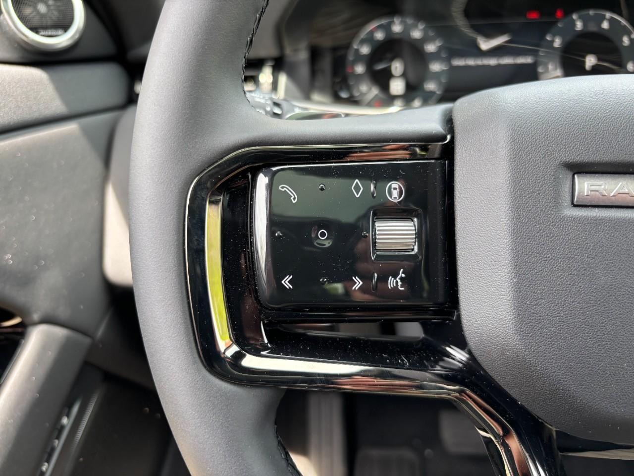 Land Rover Range Rover Evoque Vehicle Full-screen Gallery Image 22