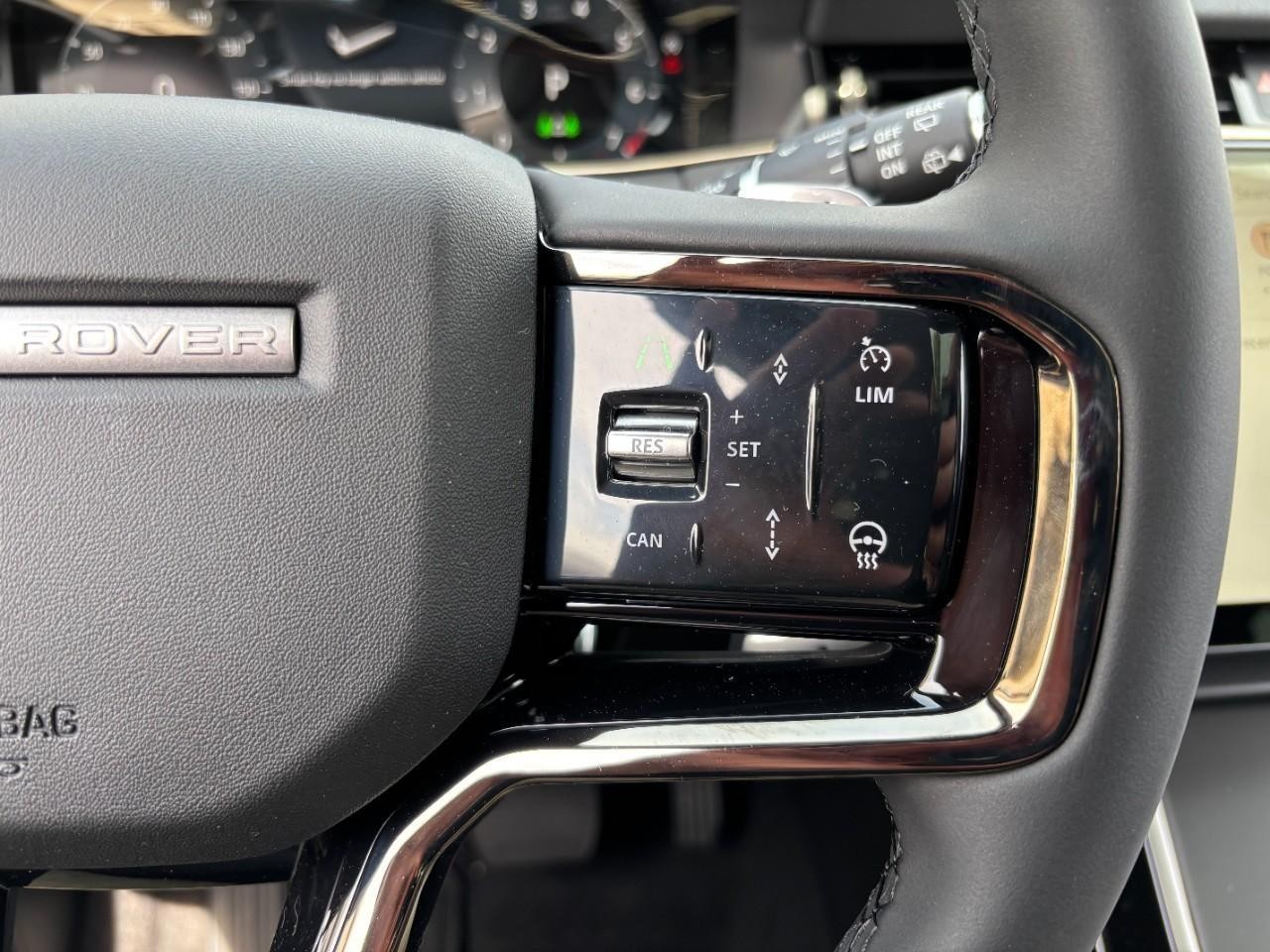 Land Rover Range Rover Evoque Vehicle Full-screen Gallery Image 24