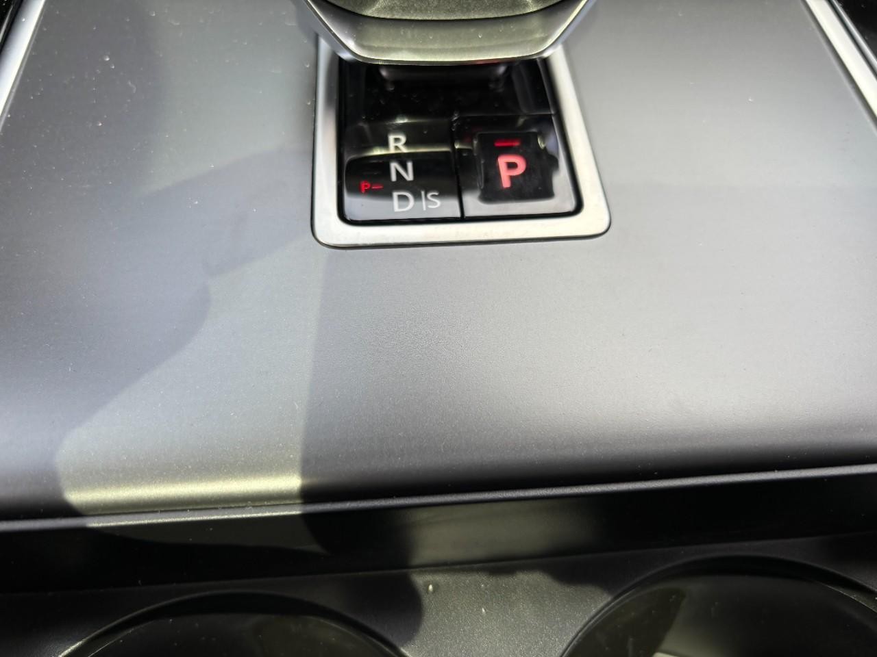 Land Rover Range Rover Evoque Vehicle Full-screen Gallery Image 29