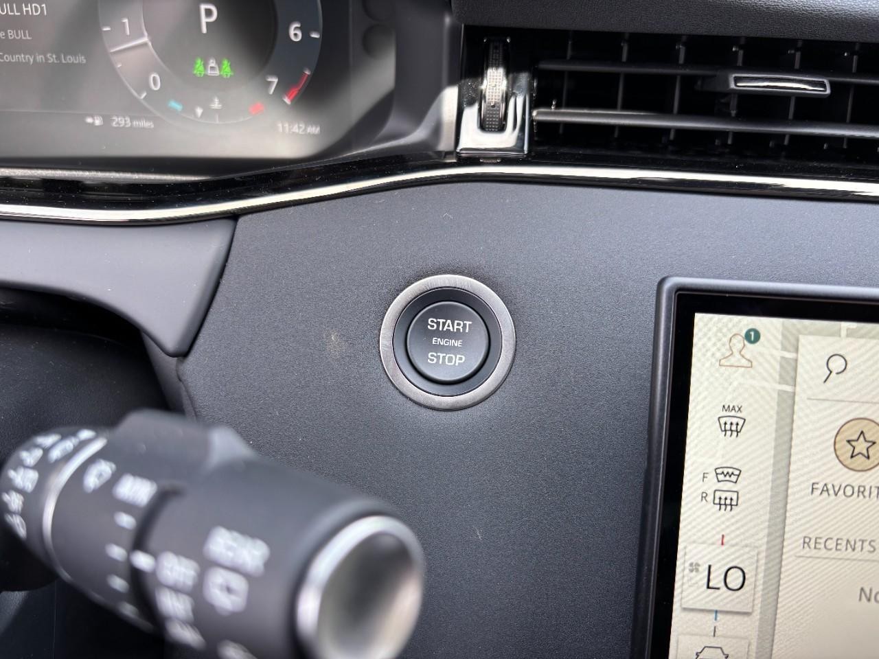 Land Rover Range Rover Evoque Vehicle Full-screen Gallery Image 30