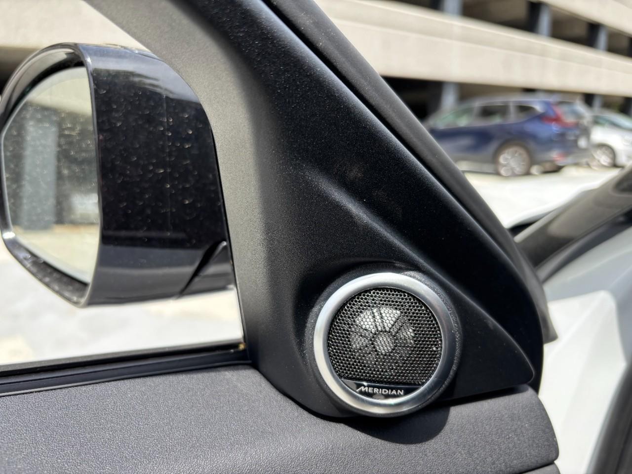 Land Rover Range Rover Evoque Vehicle Full-screen Gallery Image 32