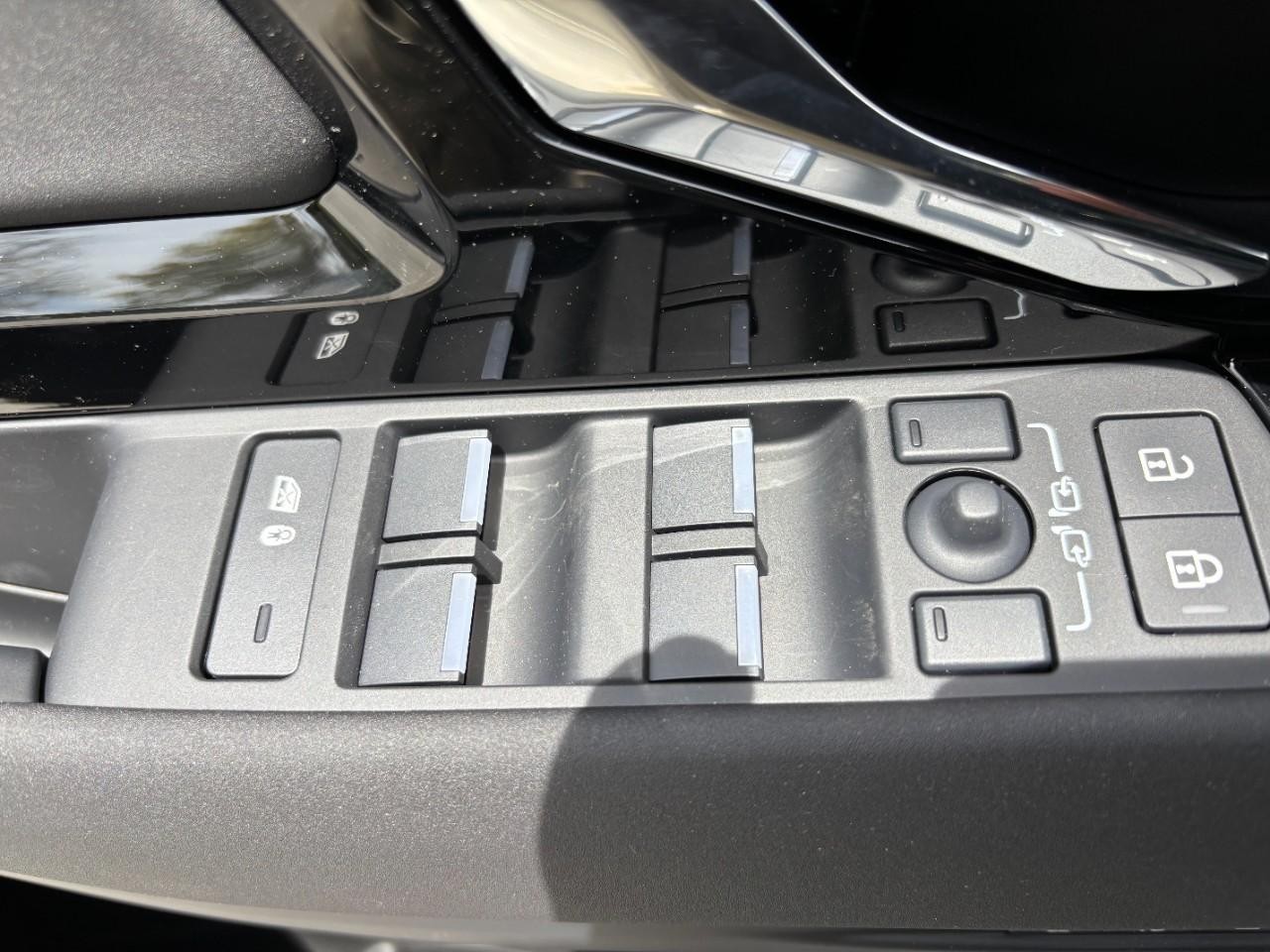 Land Rover Range Rover Evoque Vehicle Full-screen Gallery Image 34