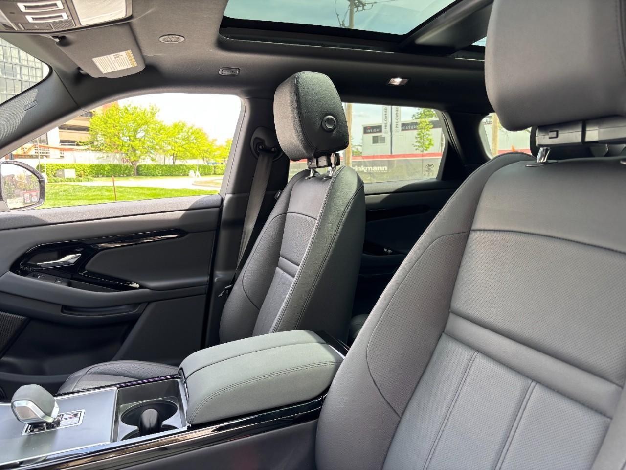 Land Rover Range Rover Evoque Vehicle Full-screen Gallery Image 36