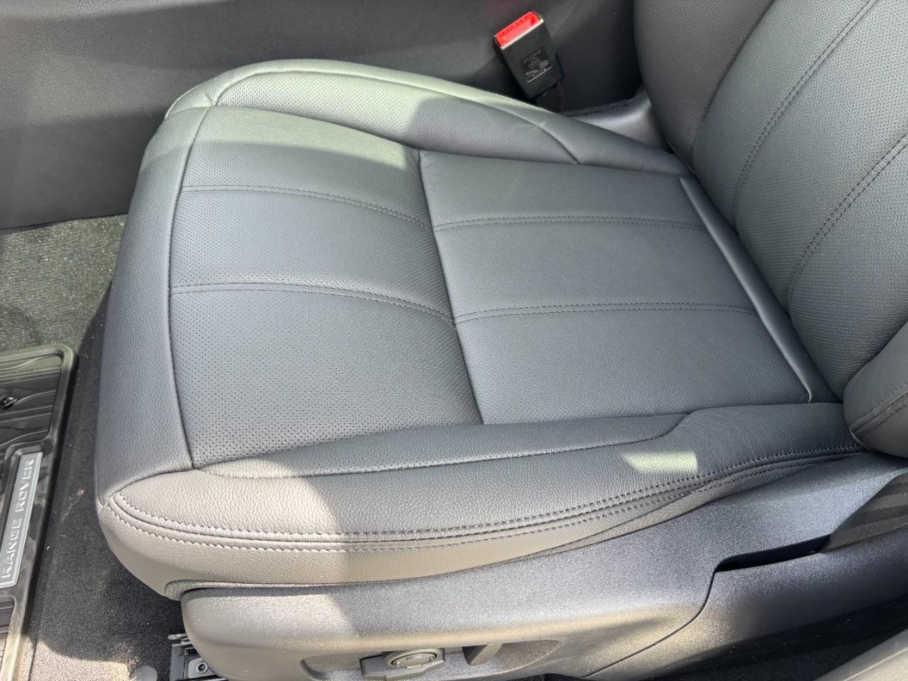 Land Rover Range Rover Evoque Vehicle Full-screen Gallery Image 37