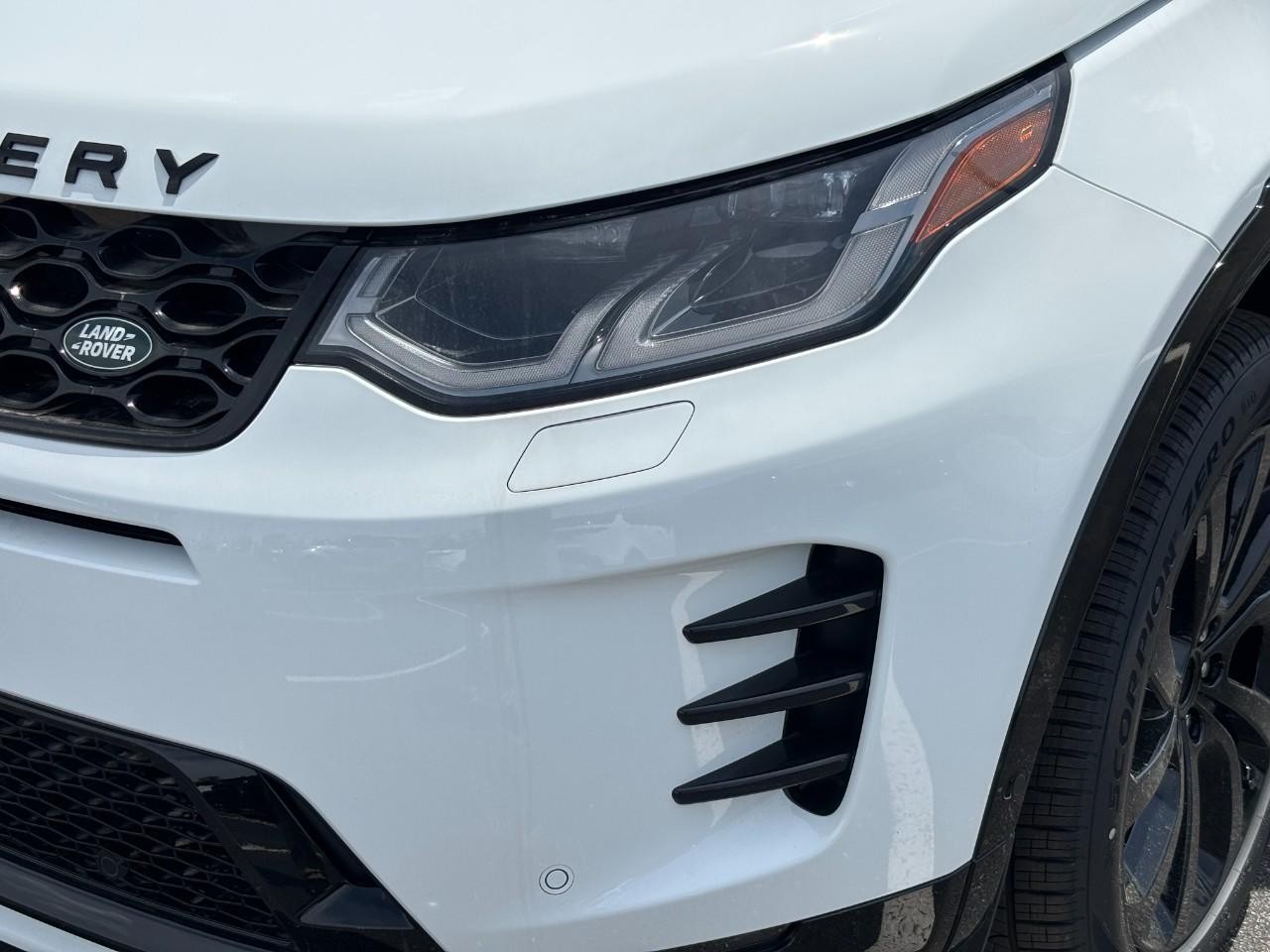 Land Rover Discovery Sport Vehicle Full-screen Gallery Image 9