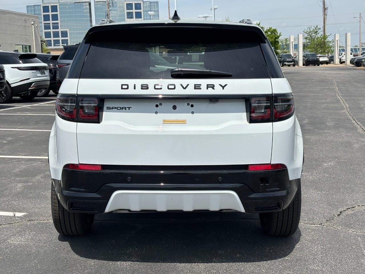 Land Rover Discovery Sport Vehicle Full-screen Gallery Image 10