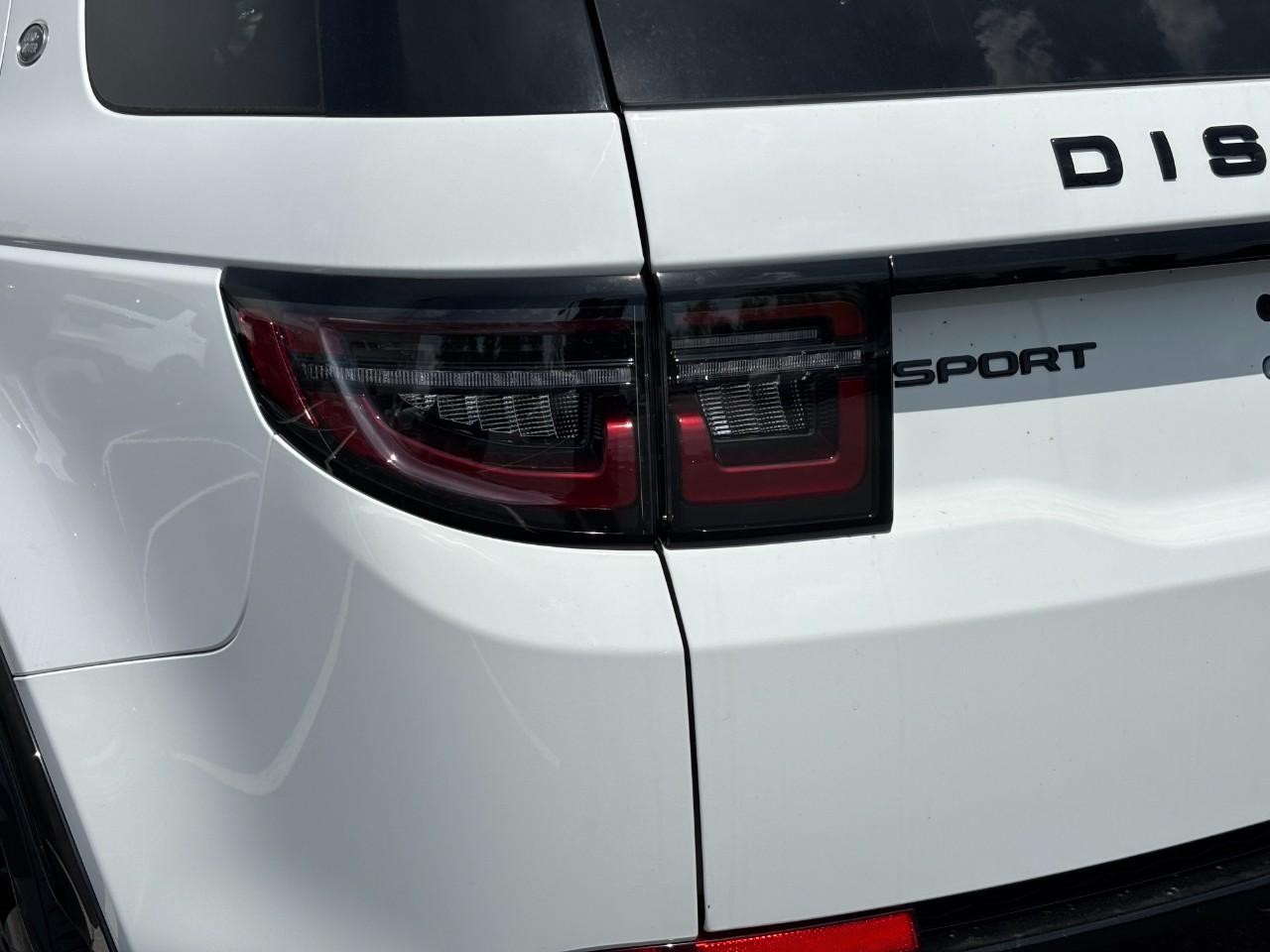 Land Rover Discovery Sport Vehicle Full-screen Gallery Image 11