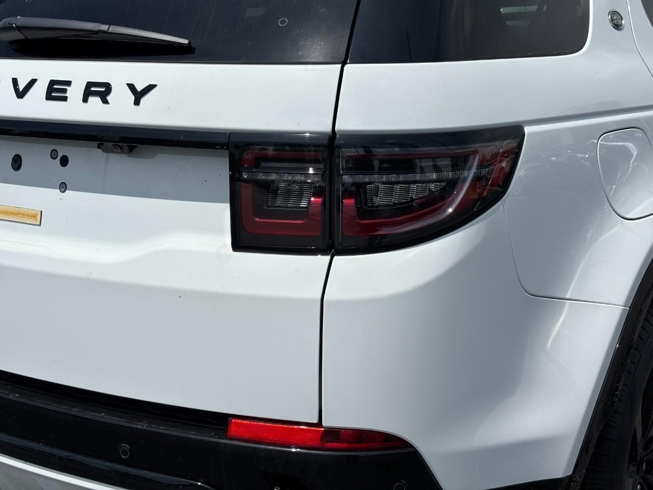 Land Rover Discovery Sport Vehicle Full-screen Gallery Image 12