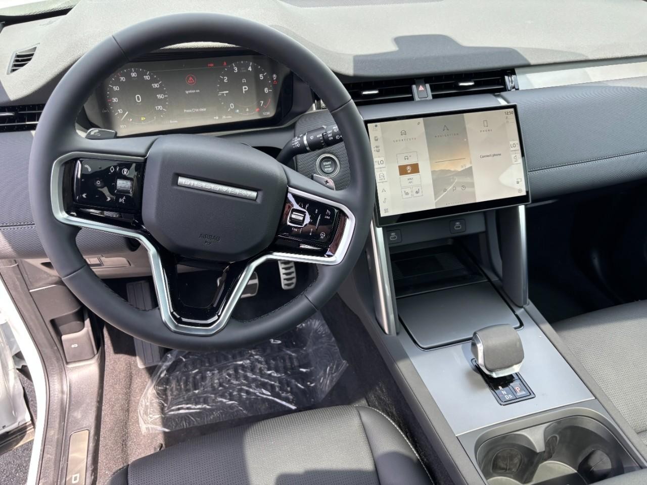 Land Rover Discovery Sport Vehicle Full-screen Gallery Image 14