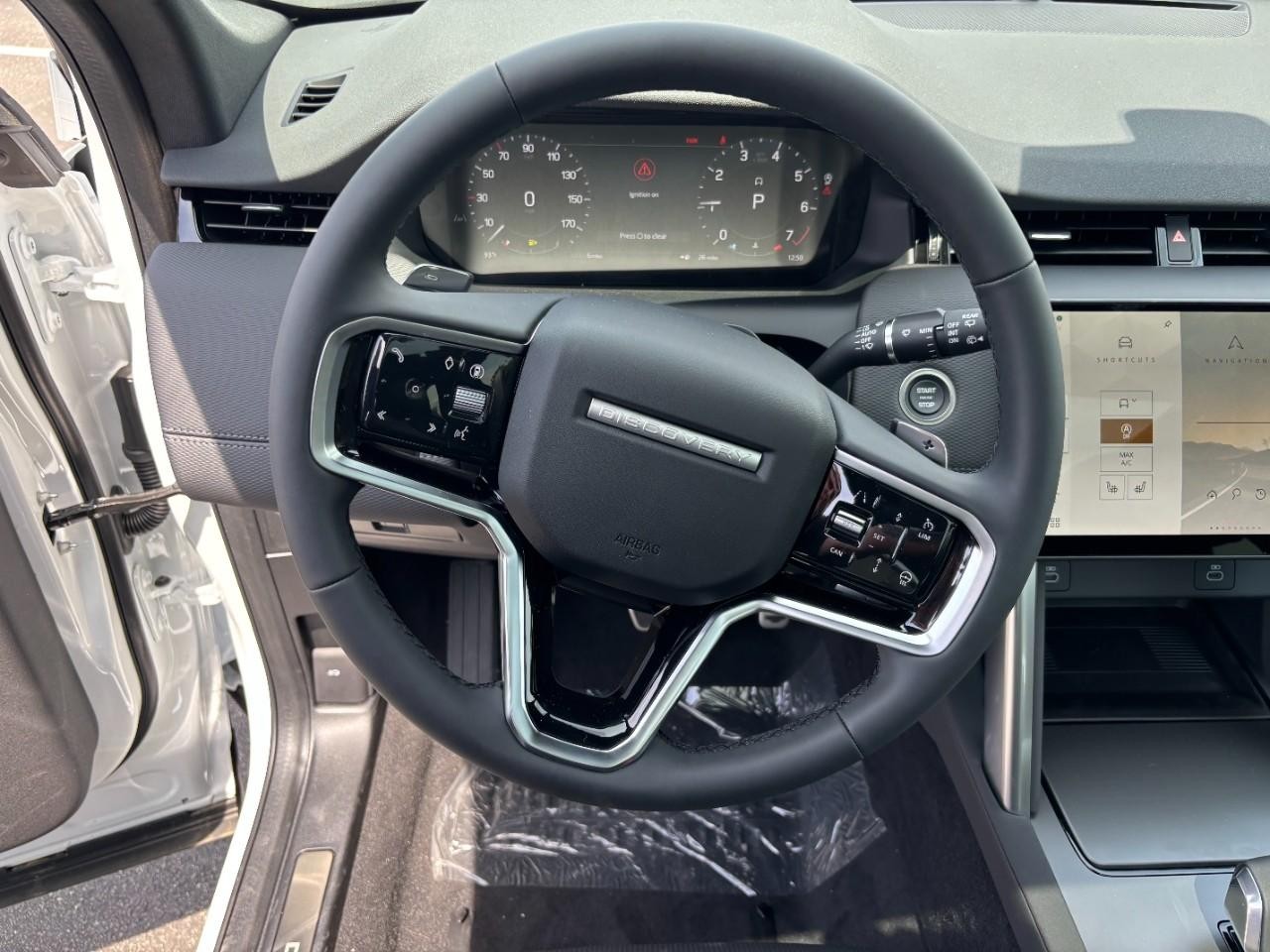 Land Rover Discovery Sport Vehicle Full-screen Gallery Image 15