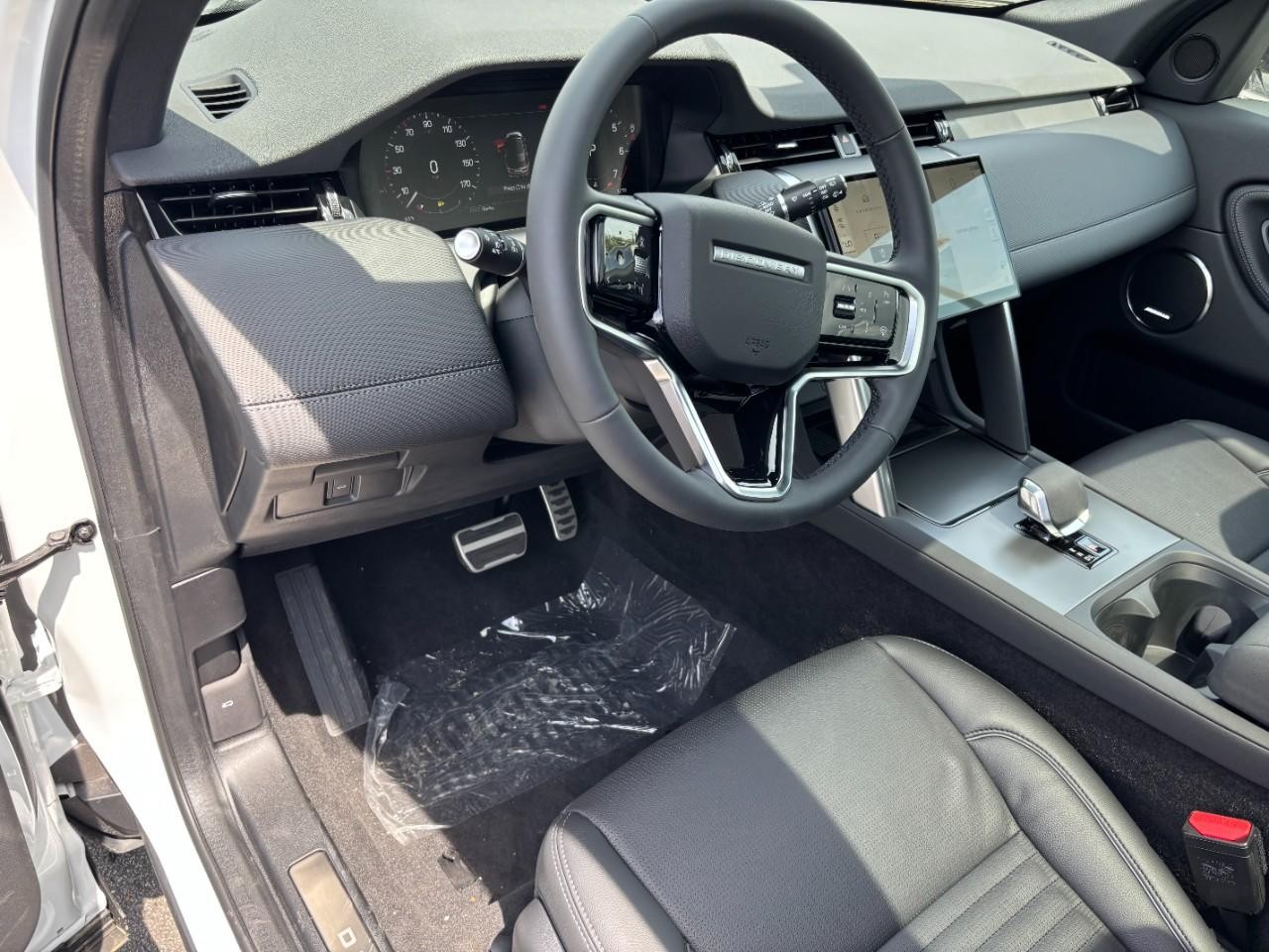 Land Rover Discovery Sport Vehicle Full-screen Gallery Image 20