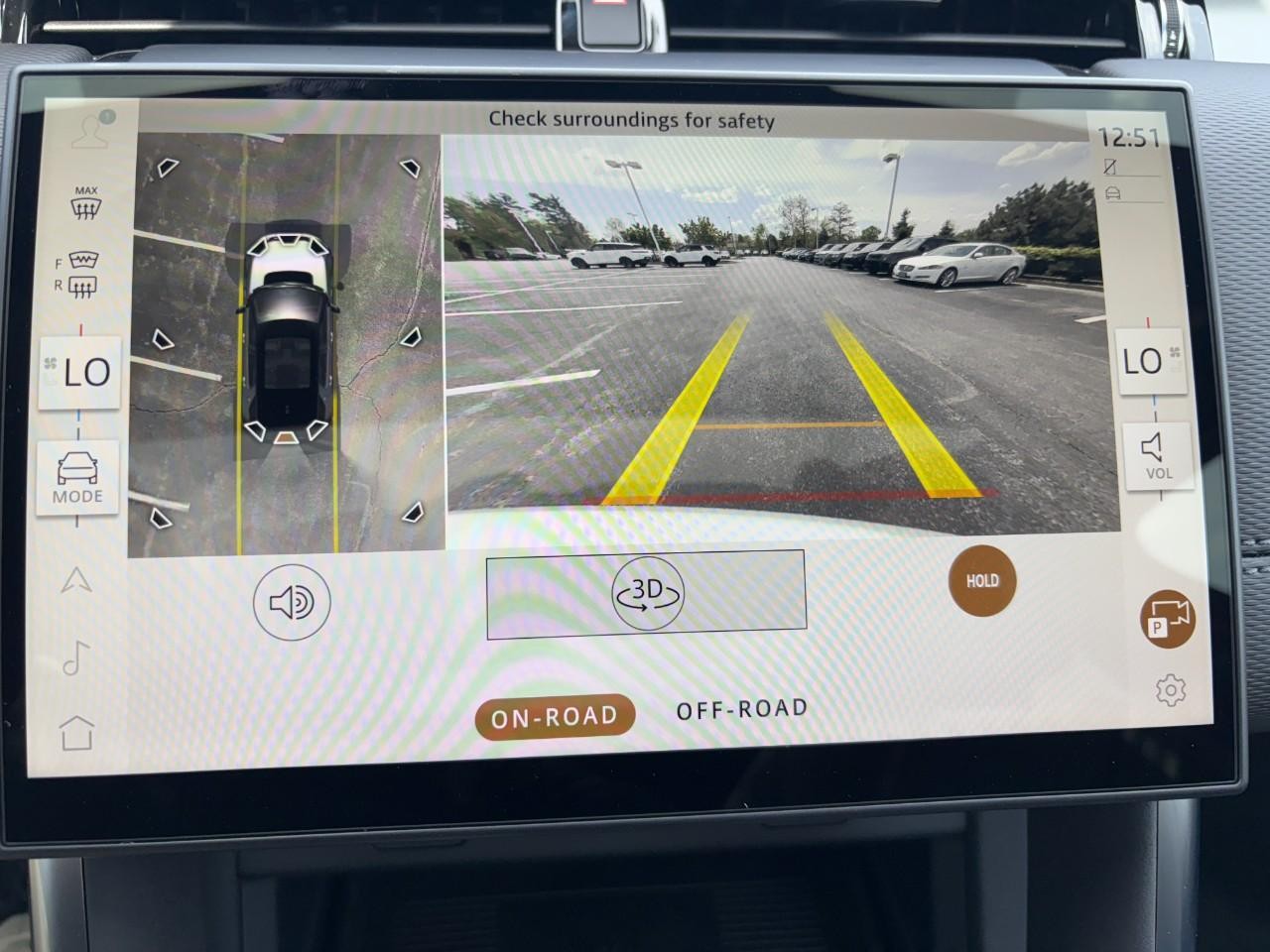 Land Rover Discovery Sport Vehicle Full-screen Gallery Image 26