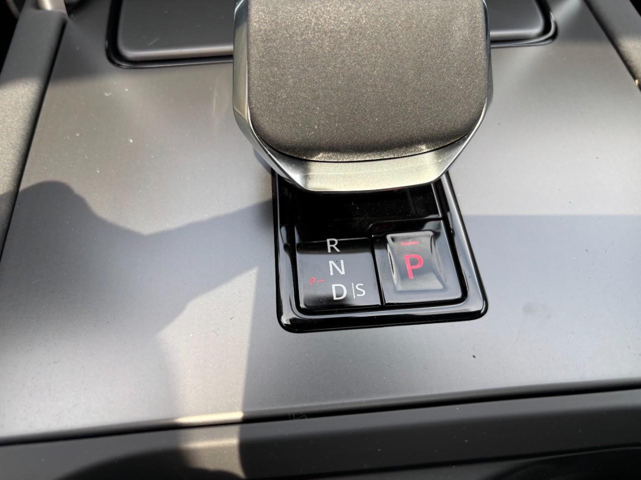 Land Rover Discovery Sport Vehicle Full-screen Gallery Image 29