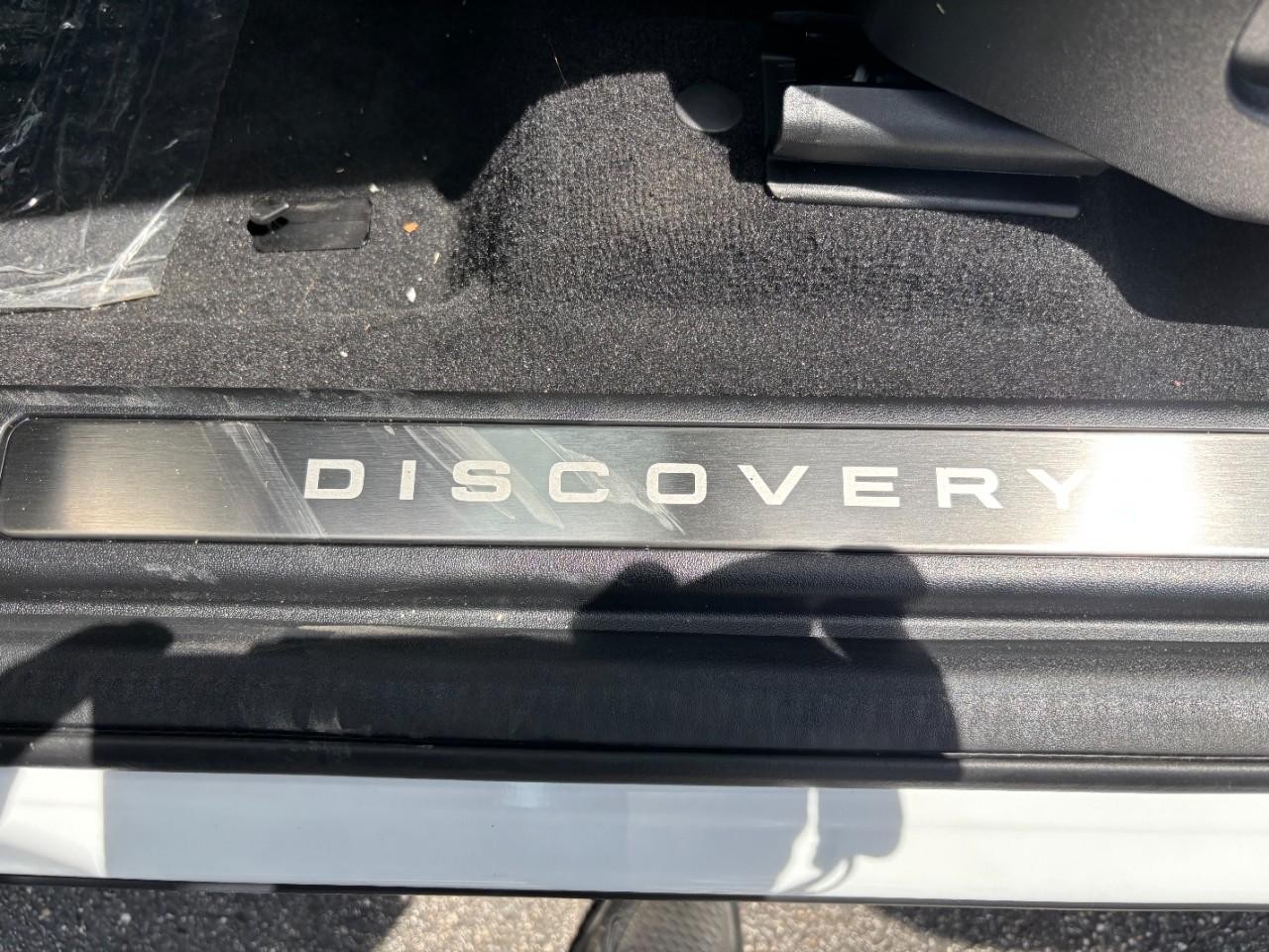 Land Rover Discovery Sport Vehicle Full-screen Gallery Image 38