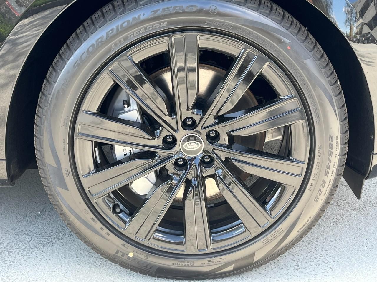 Land Rover Range Rover Vehicle Full-screen Gallery Image 5