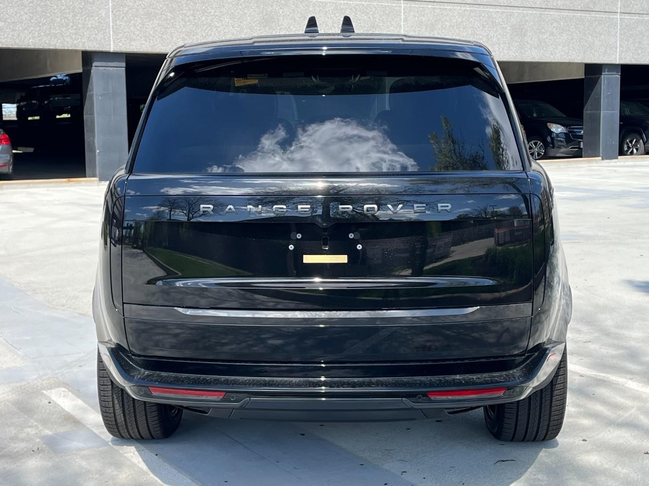 Land Rover Range Rover Vehicle Full-screen Gallery Image 10