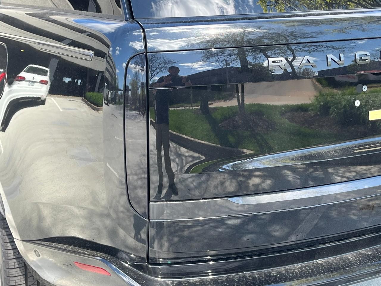 Land Rover Range Rover Vehicle Full-screen Gallery Image 11