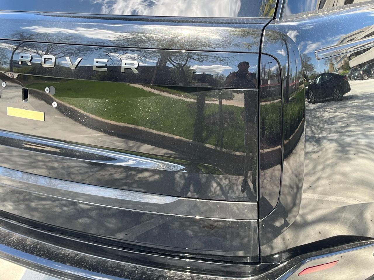 Land Rover Range Rover Vehicle Full-screen Gallery Image 12