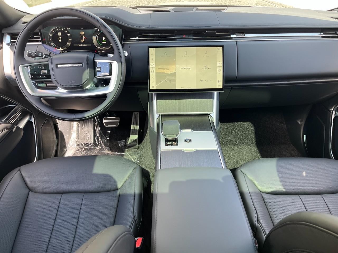Land Rover Range Rover Vehicle Full-screen Gallery Image 14