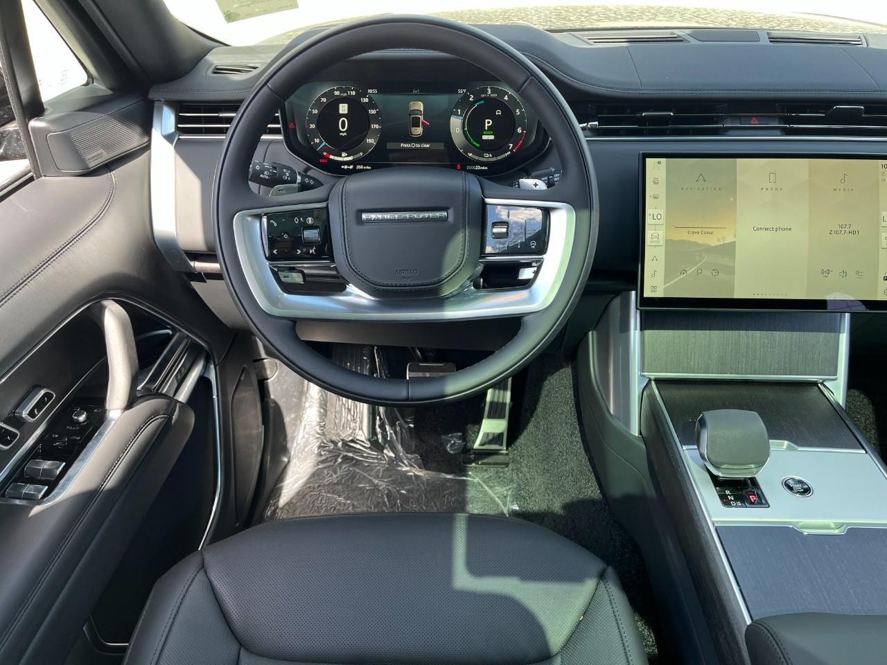 Land Rover Range Rover Vehicle Full-screen Gallery Image 15