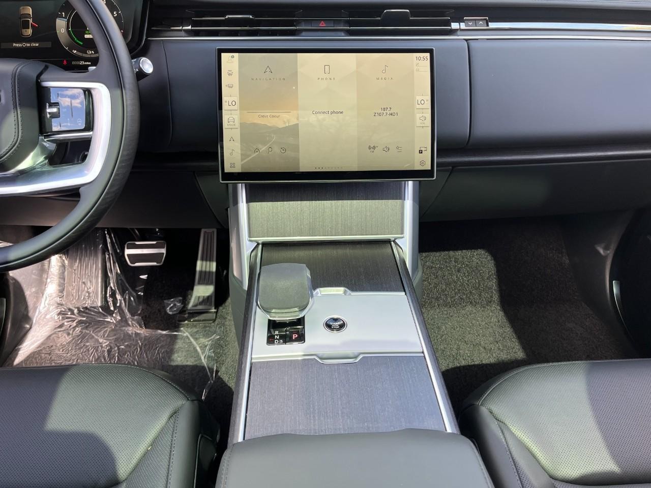 Land Rover Range Rover Vehicle Full-screen Gallery Image 16