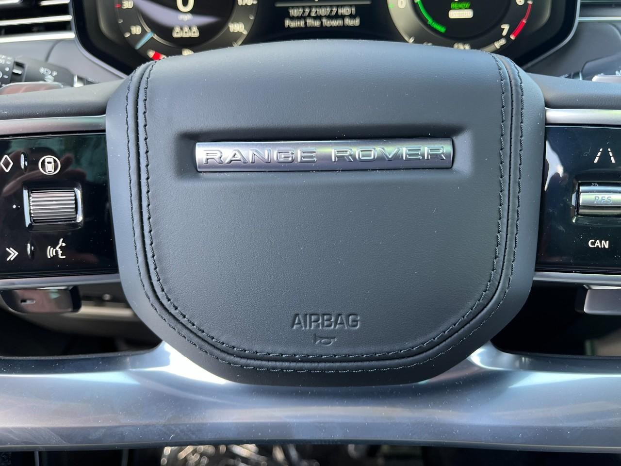 Land Rover Range Rover Vehicle Full-screen Gallery Image 22