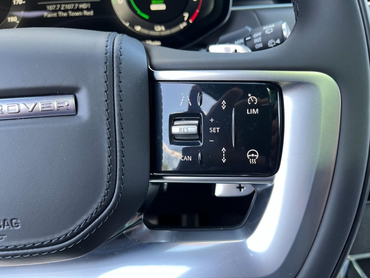 Land Rover Range Rover Vehicle Full-screen Gallery Image 23