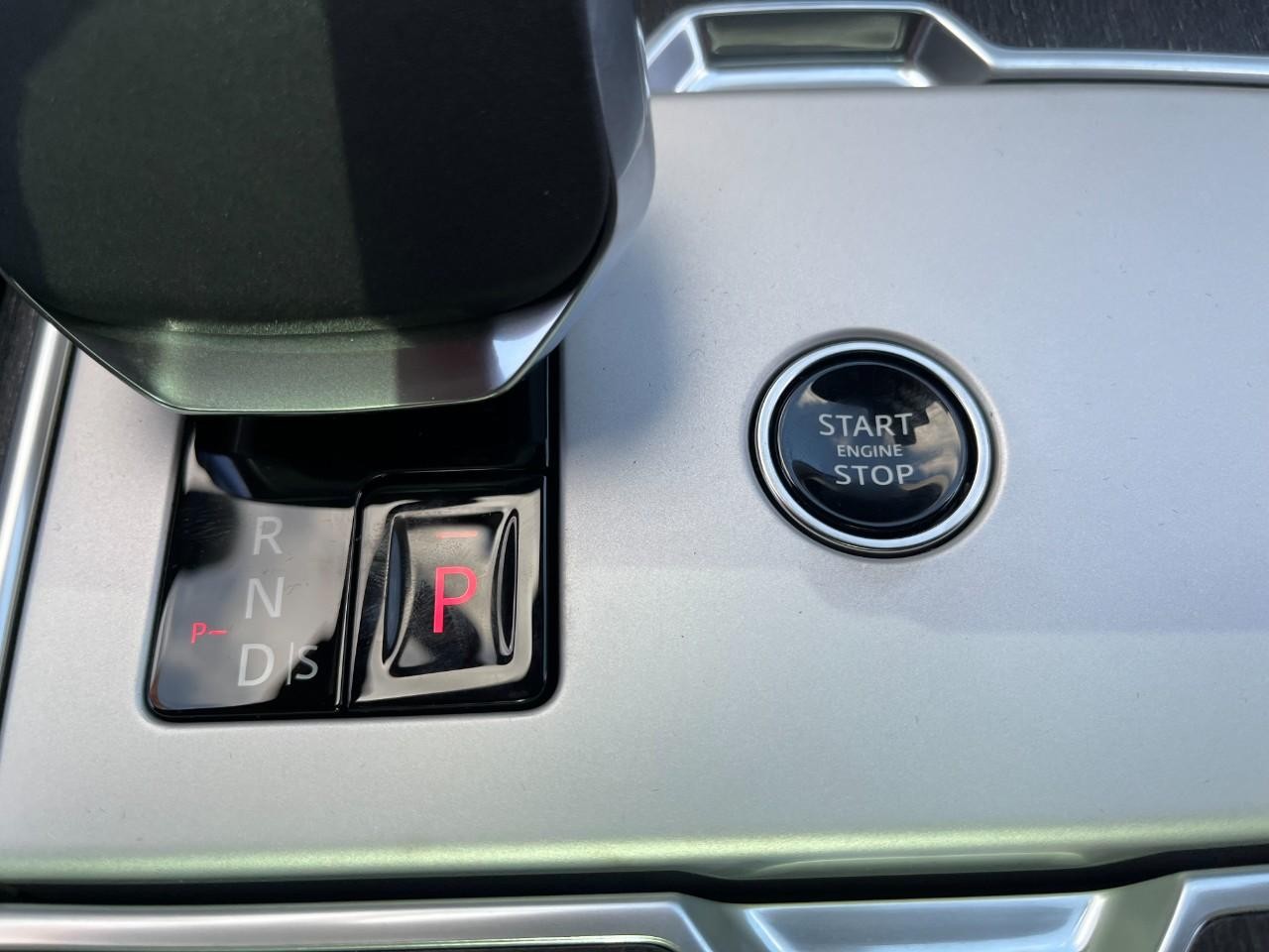 Land Rover Range Rover Vehicle Full-screen Gallery Image 29