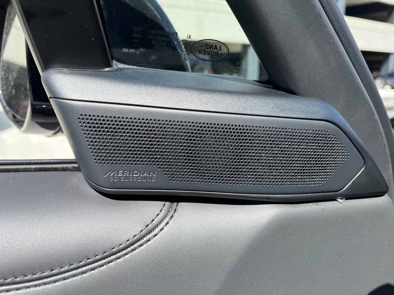 Land Rover Range Rover Vehicle Full-screen Gallery Image 31