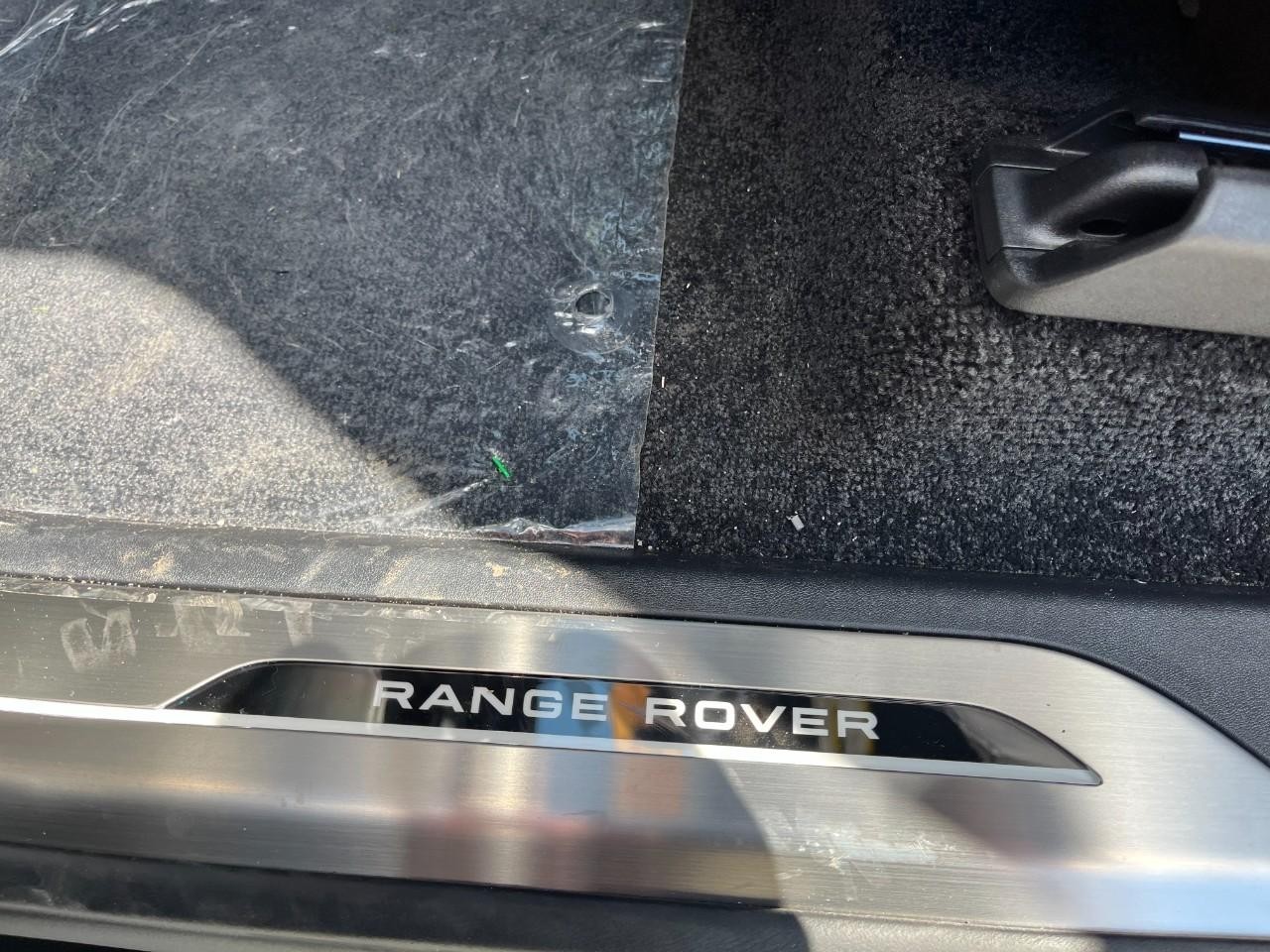 Land Rover Range Rover Vehicle Full-screen Gallery Image 35