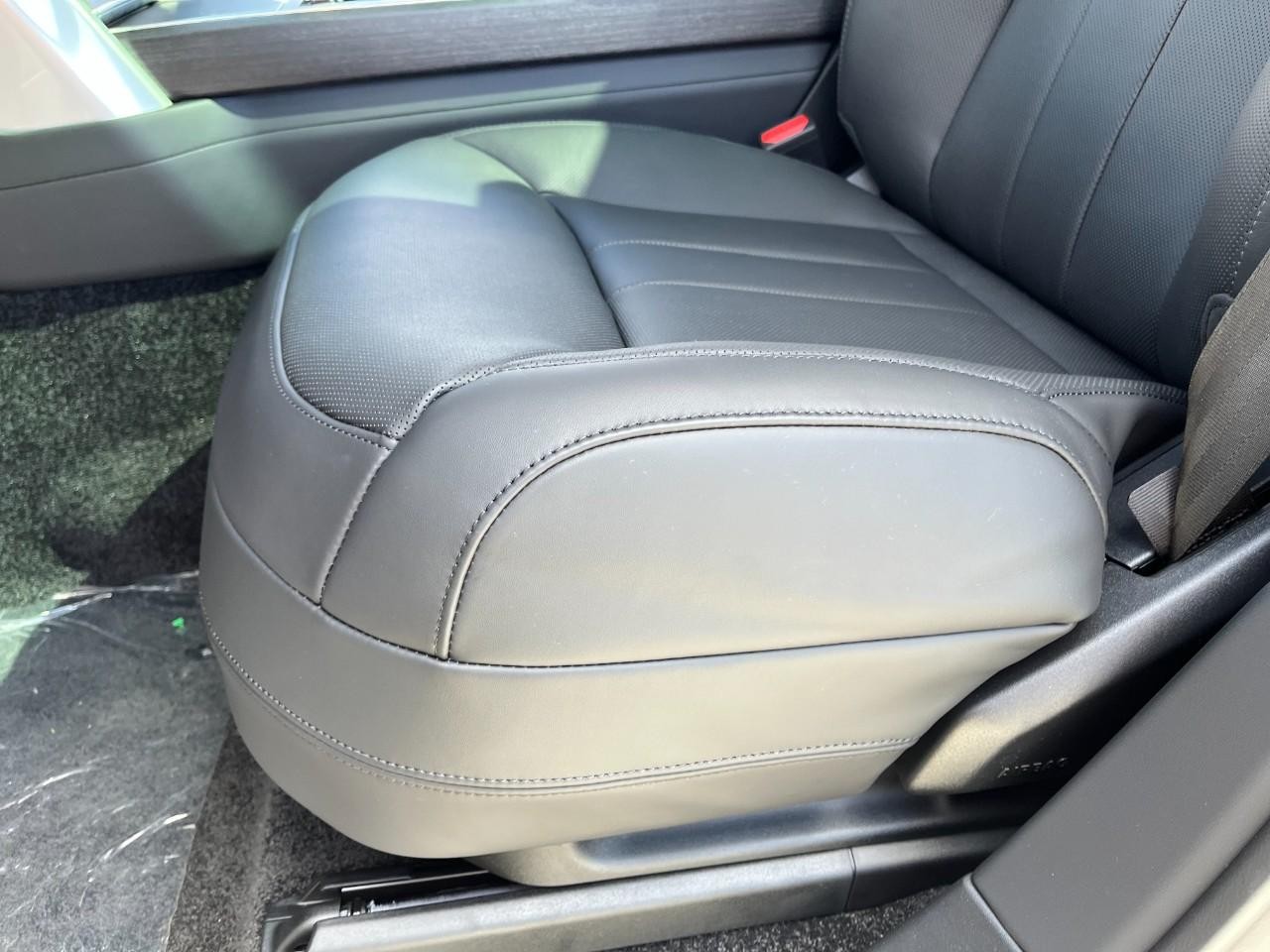 Land Rover Range Rover Vehicle Full-screen Gallery Image 36