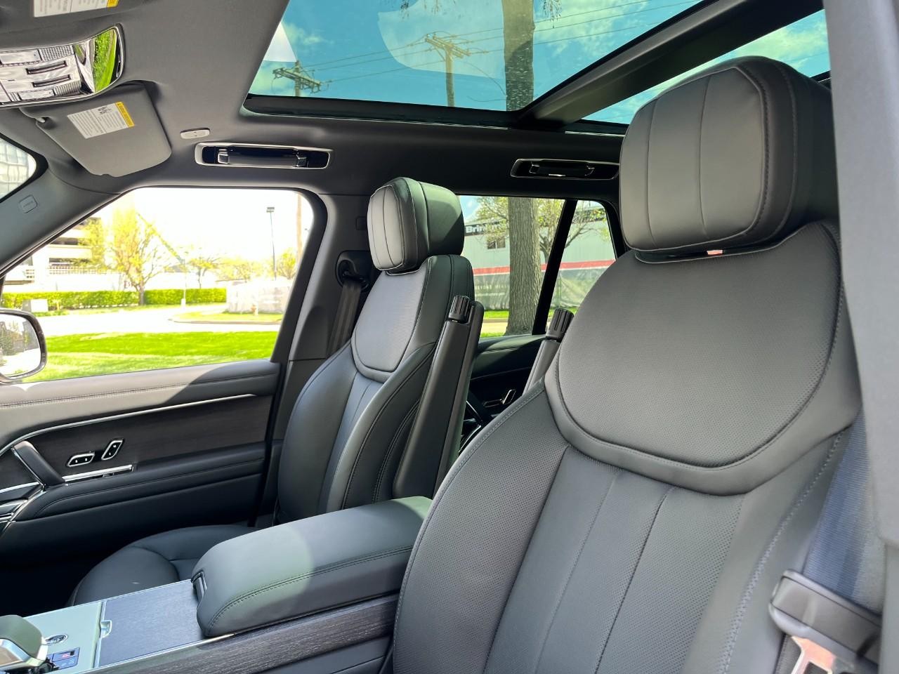 Land Rover Range Rover Vehicle Full-screen Gallery Image 37