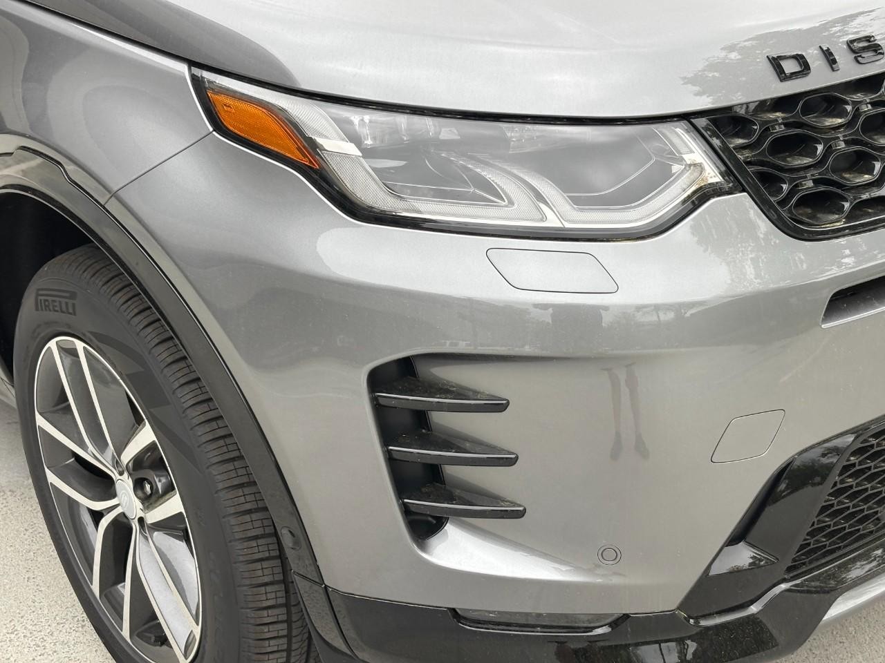 Land Rover Discovery Sport Vehicle Full-screen Gallery Image 8