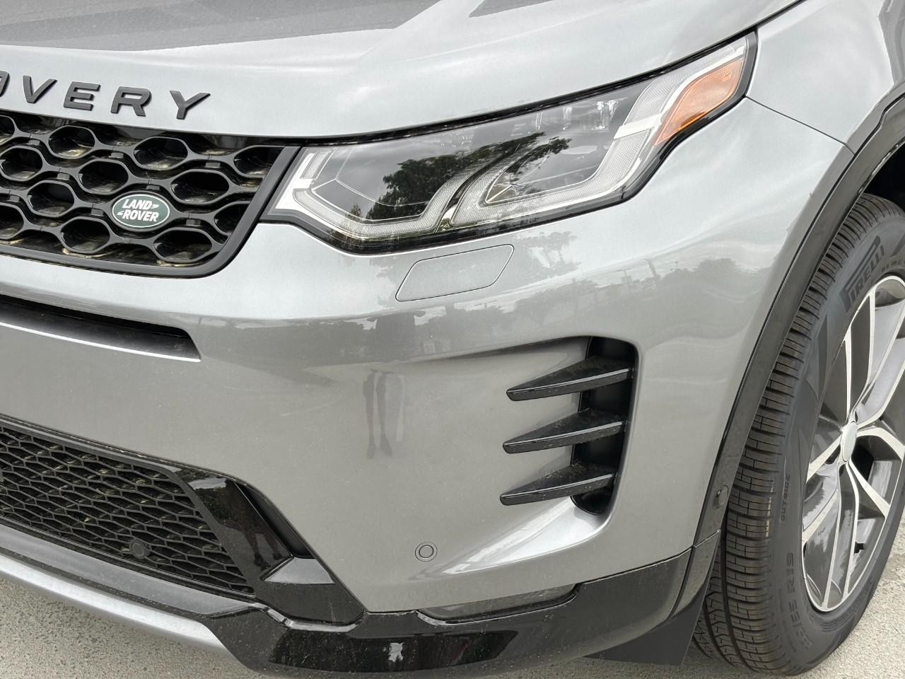 Land Rover Discovery Sport Vehicle Full-screen Gallery Image 9