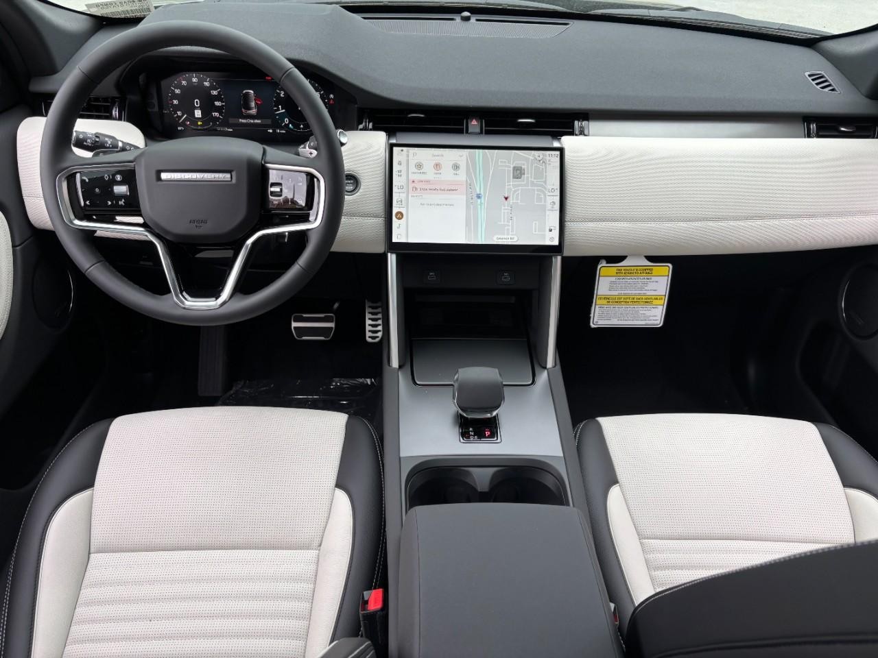 Land Rover Discovery Sport Vehicle Full-screen Gallery Image 14