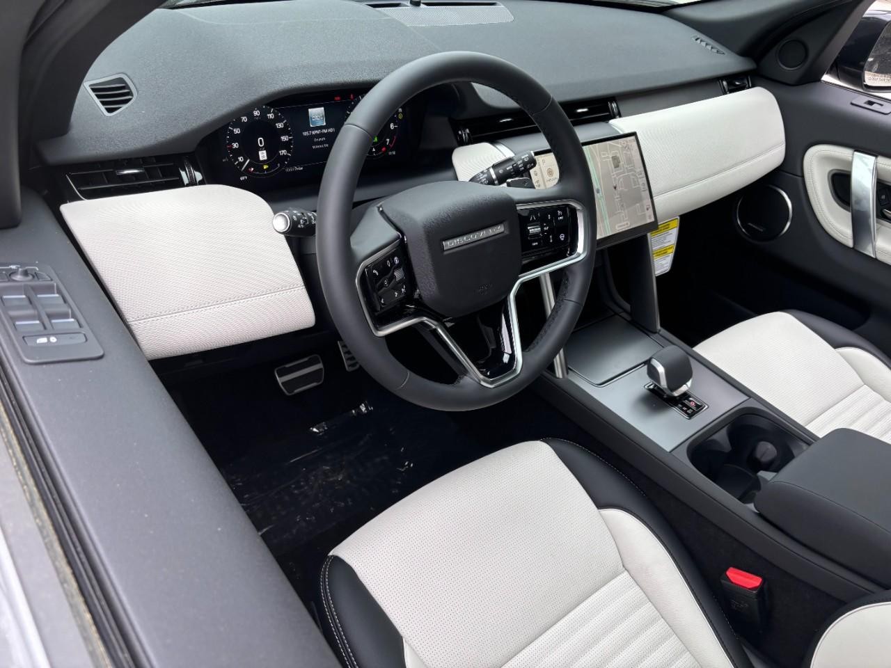 Land Rover Discovery Sport Vehicle Full-screen Gallery Image 20