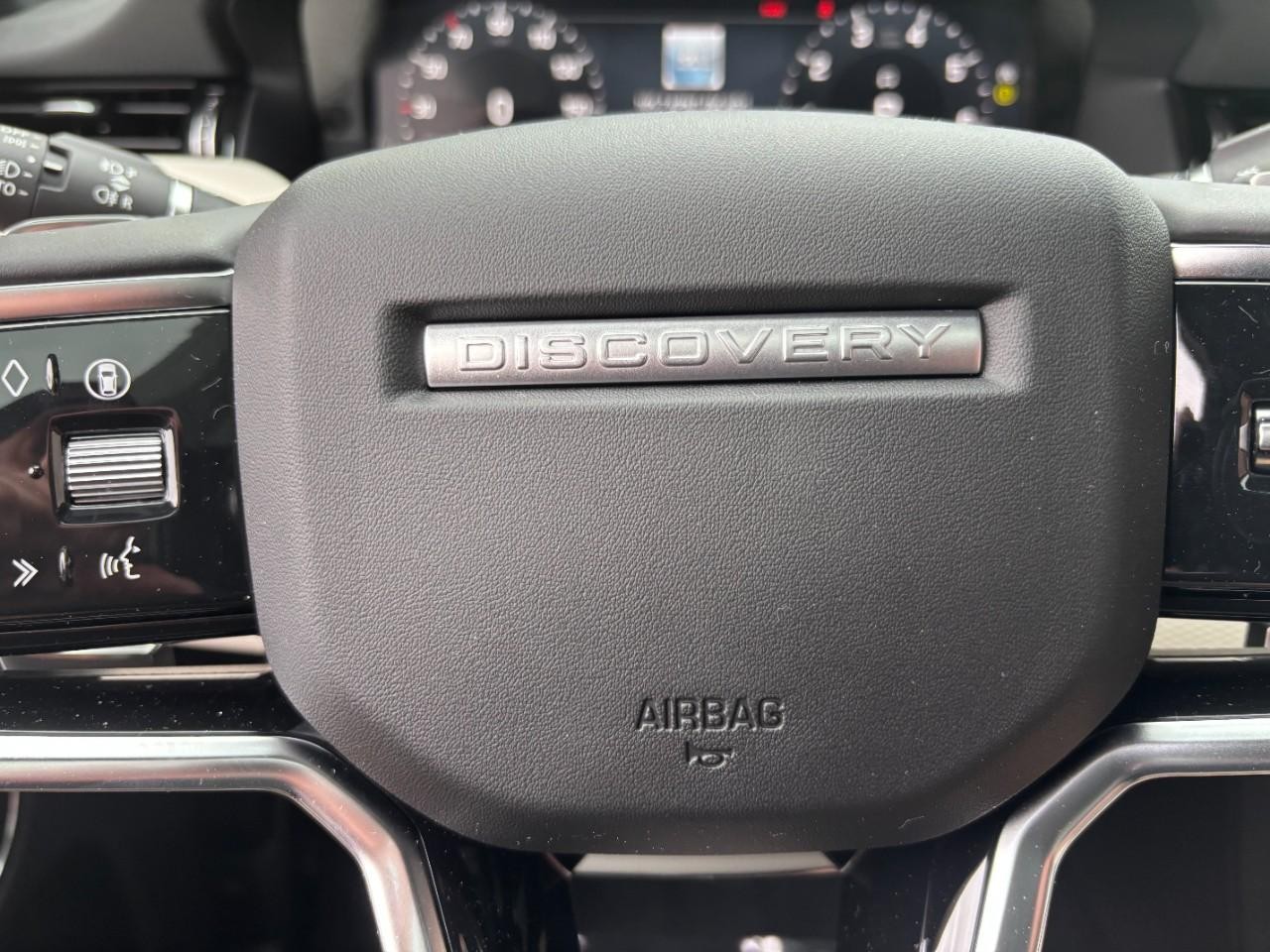 Land Rover Discovery Sport Vehicle Full-screen Gallery Image 22