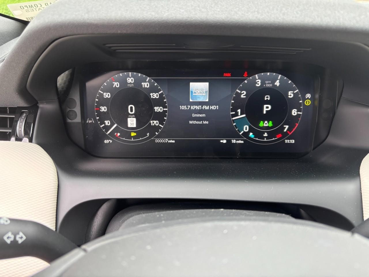 Land Rover Discovery Sport Vehicle Full-screen Gallery Image 24