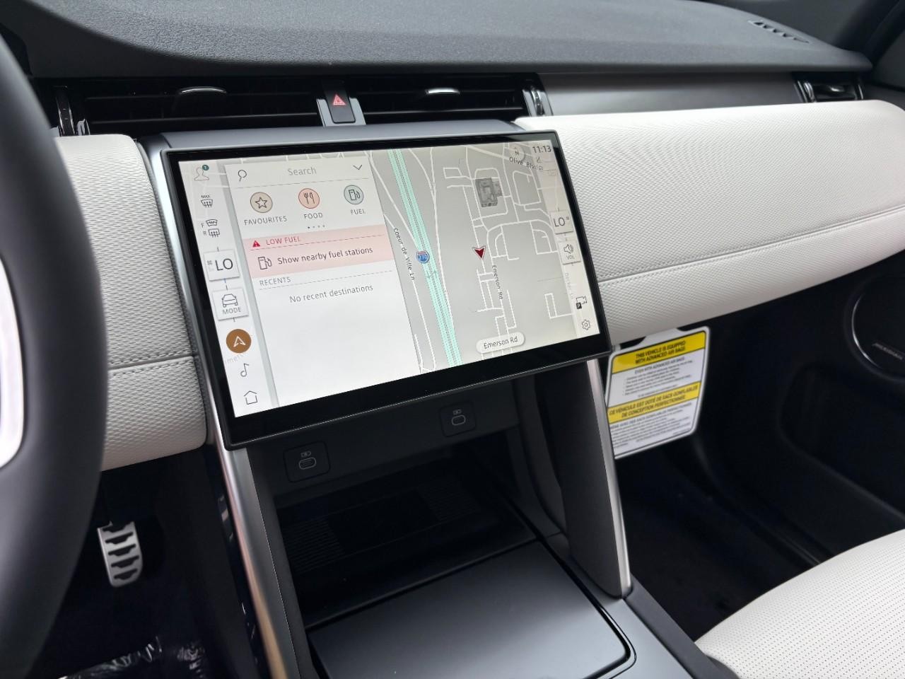 Land Rover Discovery Sport Vehicle Full-screen Gallery Image 31