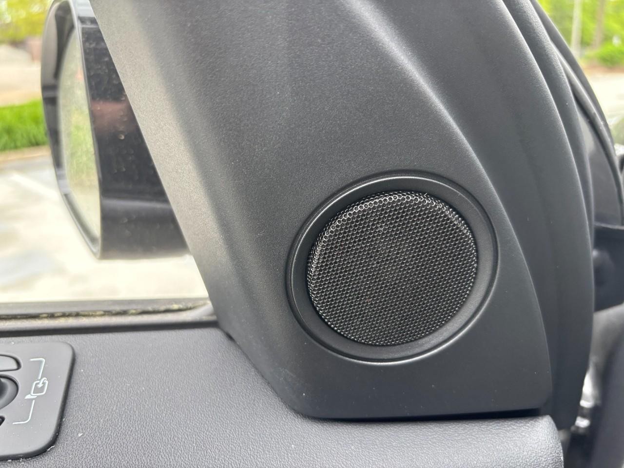 Land Rover Discovery Sport Vehicle Full-screen Gallery Image 33