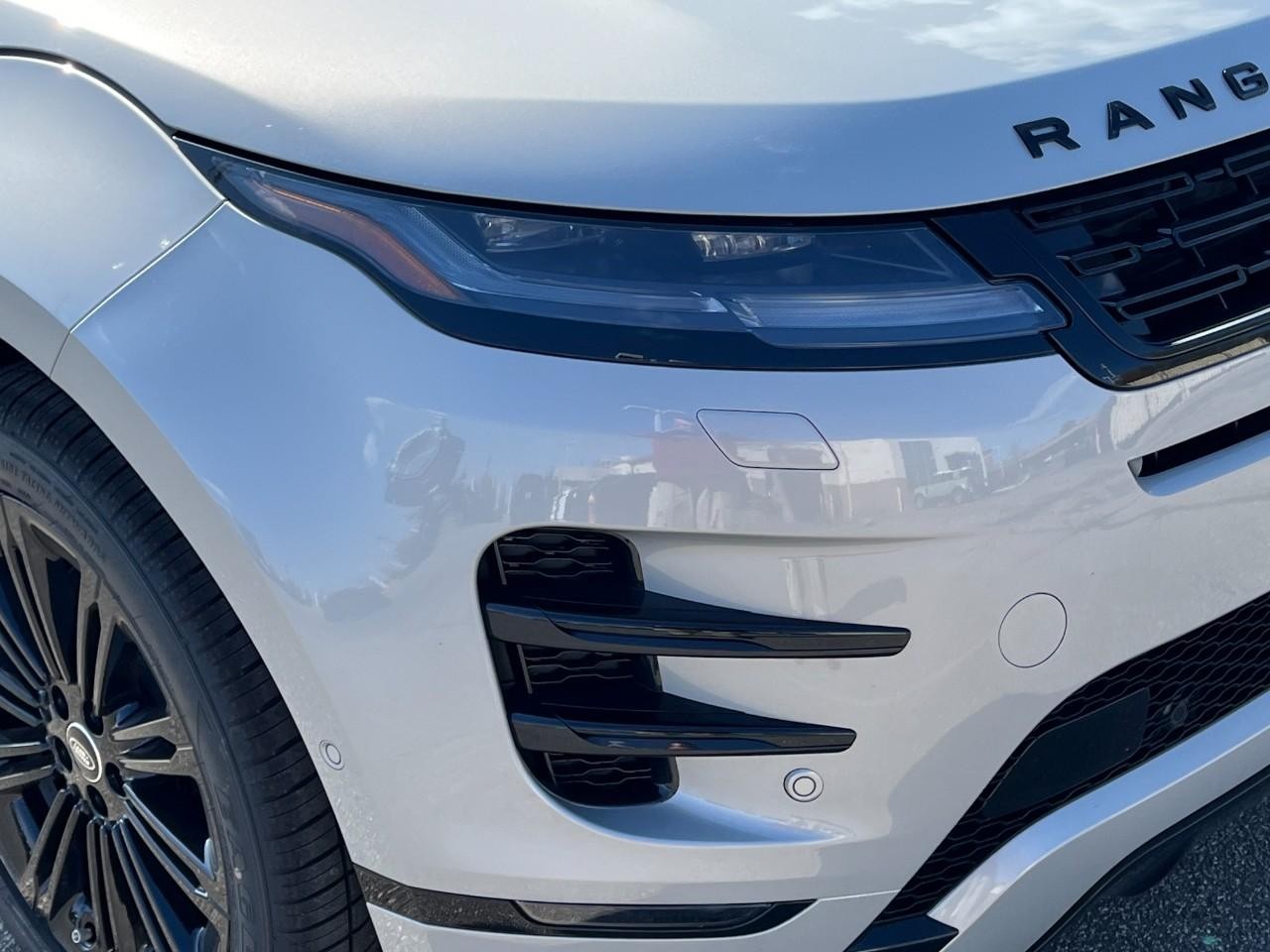 Land Rover Range Rover Evoque Vehicle Full-screen Gallery Image 8